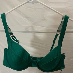 Woman’s Emerald Green Top